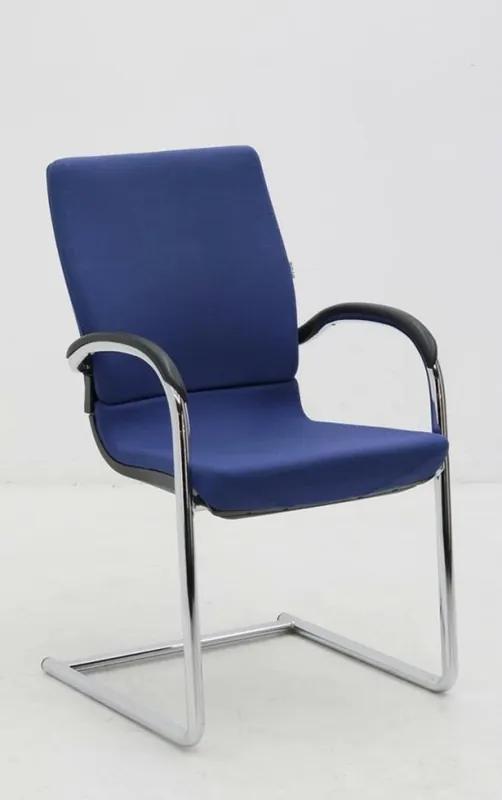 Must-Have Vergaderstoel Ahrend 230 blauw - chroom slede - armdekjes zwart