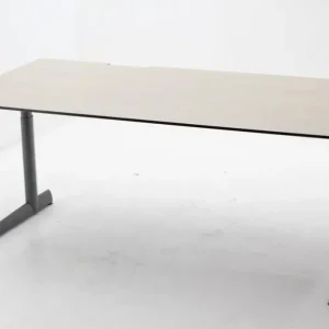 Bureau Ahrend 500 - 180x90cm (bxd), werkblad decor eiken, c-poot metallic antraciet Exclusieve Aanbieding