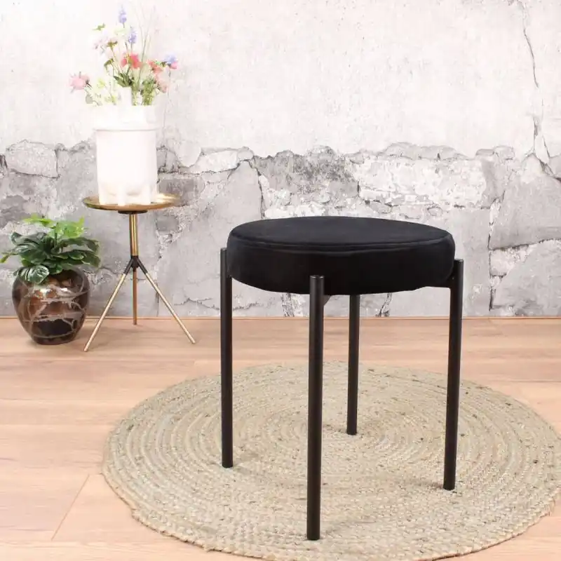 Aanbieding DS4U Mika Velvet Kruk Zwart Stijlvol Uniek en Elegant Heerlijk Zacht Velvet (100% Polyester) Verkrijgbaar in Trendy Kleuren Geschikt als Hocker en Stoel Perfect voor Woonkamer Slaapkamer Eetkamer Werkkamer of Hal