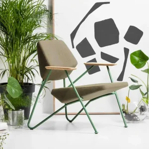 Aanbieding Prostoria Polygoon fauteuil Bekleding Divina MD 973 Donkergroen Frame kleur RAL1023 Geel Houten armleuningen Notenhout