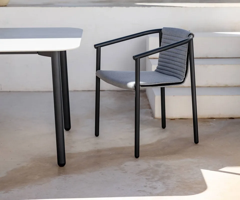 Todus Kanaal Ronde fauteuil Kleur stoffen bekleding Grijs 435 Kleur stoelframe Wit 110 Optionele regenhoes zonder Flitsaanbieding