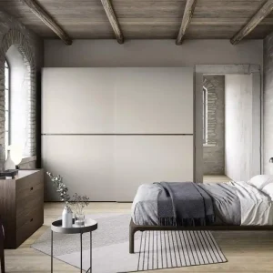 Weekendaanbieding Novamobili Kledingkast Midden schuifdeuren Kleur greeplijst Natuurlijk eiken N04 Kleur afwerking romp en deuren Lichtgrijs mat gelakt - 330 Grigio (vergelijkbaar met RAL7035) Kasthoogte 242 cm Kastbreedte B 302,5 cm - 2 schuifdeuren