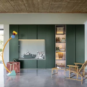 Aanbieding Novamobili Gola garderobekast met zitbank Breedte zonder zitnis B 242,5 cm 4 deuren Kastkleur Groen mat - 342 Foglia (vergelijkbaar met RAL6003) Kleur zitnis zonder Hoogte H 226 cm Zitnis met zitnis B 207,5 Rugleuning links