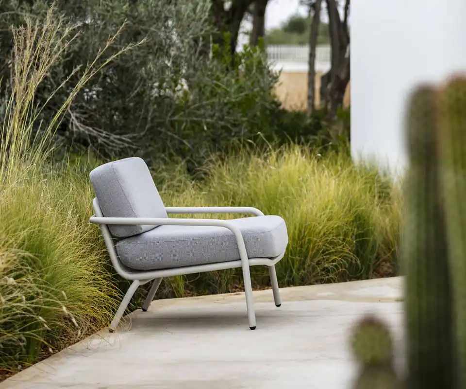 Beperkt Aanbod Todus Starling tuinstoel Kleur frame Antraciet 145 Kleur stoffen bekleding Antraciet 445 Optionele kruk incl. kruk Kleur frame zoals fauteuil Bekleding grijs 435 Optionele kussenset 3x sierkussens (40x40) grijs Optionele regenhoes zonder