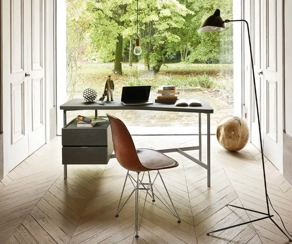Aanbieding Livitalia Bureauuitlijning Smal bureau einde rechts Breedte B 155 cm Framekleur Donkerbruin Ladekleur Zwart mat Ladebladkleur Lichtgrijs mat (vergelijkbaar met RAL 7044) Lade met 2 laden