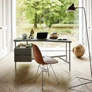 Aanbieding Livitalia Bureauuitlijning Smalle tafel links Breedte B 135 cm Framekleur Piombo grijs Ladekleur Eiken grijs Ladebladkleur Wit mat (vergelijkbaar met RAL 9016) Lade met 2 laden
