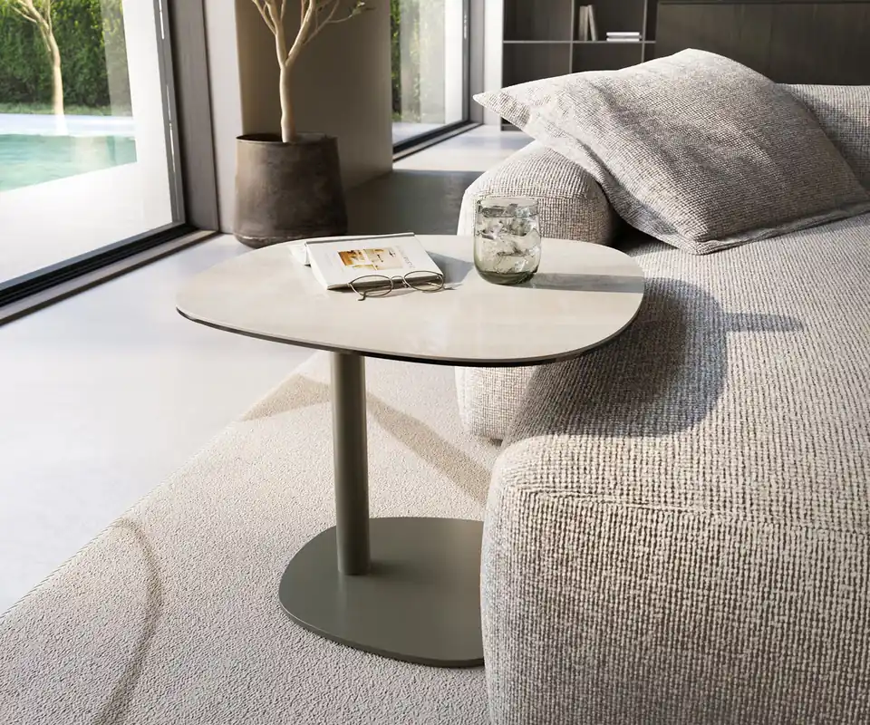 Alleen Vandaag Bijzettafel Edge bootvormig 60x60 cm keramiek Onyx Champagne Eleny metaal effectafwerking titaan Beschikbaar van 28-10-2026